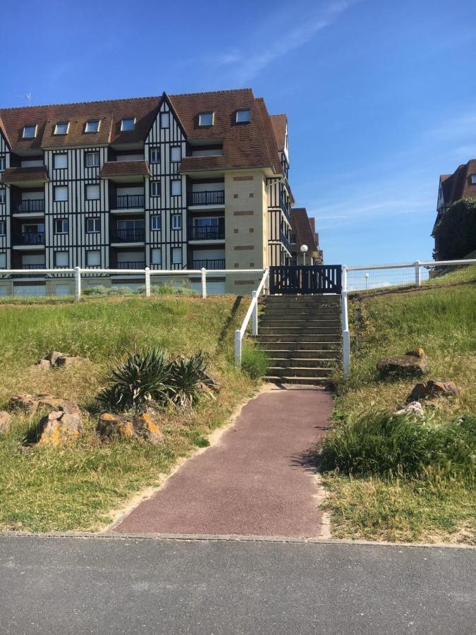 Beautiful Apartment With Gardenlk Cabourg Exterior foto